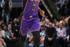 包含NBA季后赛倒计时，孟菲斯灰熊今晚主帅复盘，细节引发关注，态度坚定，赛程密集仍需轮换的词条