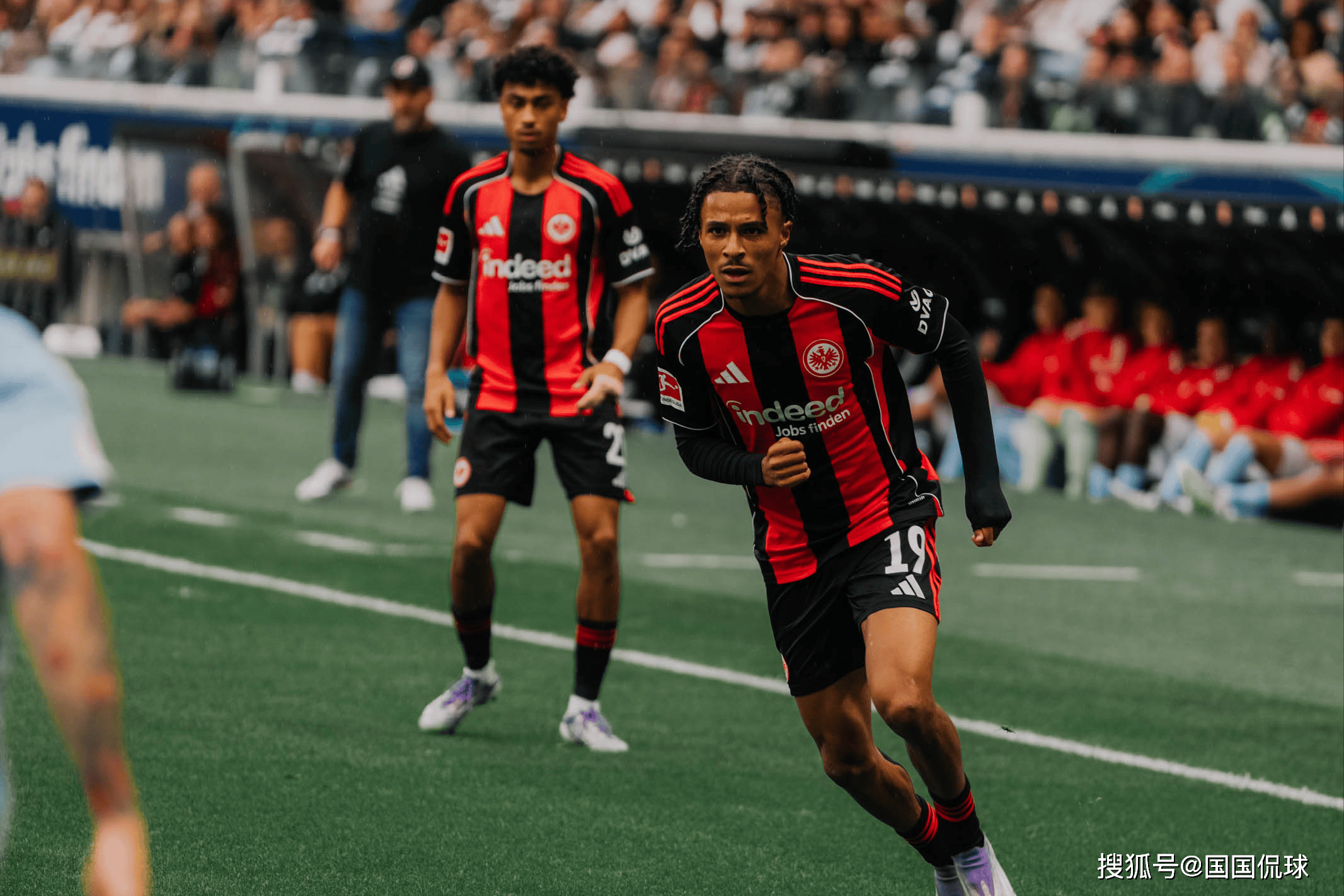 今晨突围战来临，马赛围绕德甲队长鼓劲，更衣室稳定，年轻球员得到机会的简单介绍